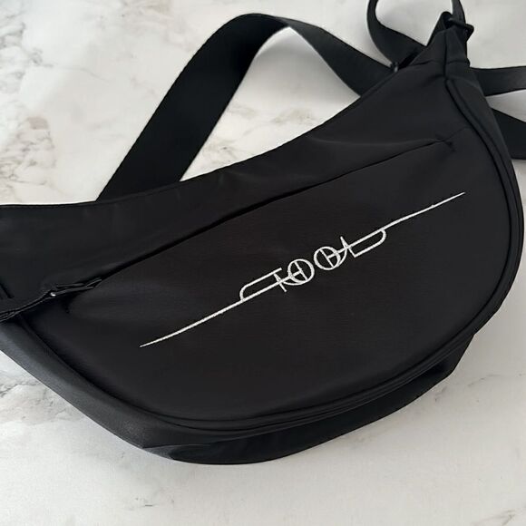 TOOL VIP Small Messenger EUC
Style Bag - 2023 Tour - Picture 4 of 4